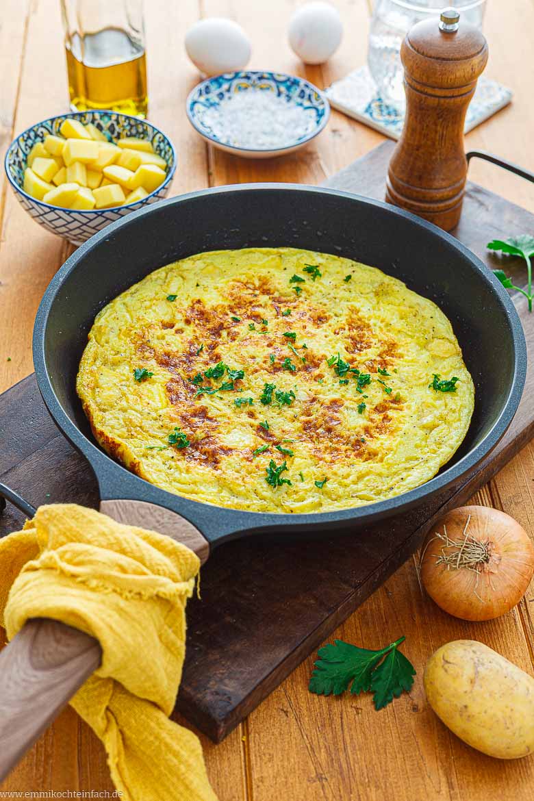 Spanische Tortilla de patatas aus der Pfanne