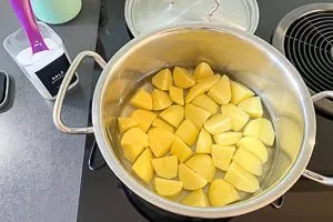 Kartoffeln kochen.