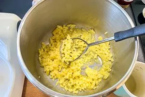 Kartoffeln zerdrücken