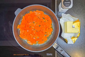 Möhren mit Butter und Zucker anschwitzen