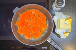 Möhren mit Butter und Zucker anschwitzen
