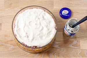 Miracel Whip als Topping auf den Salat geben