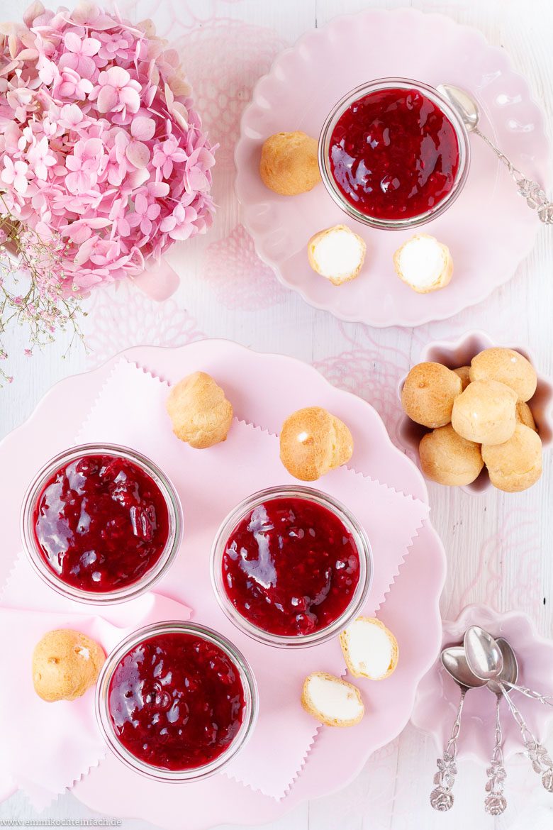 Fruchtiges Schichtdessert