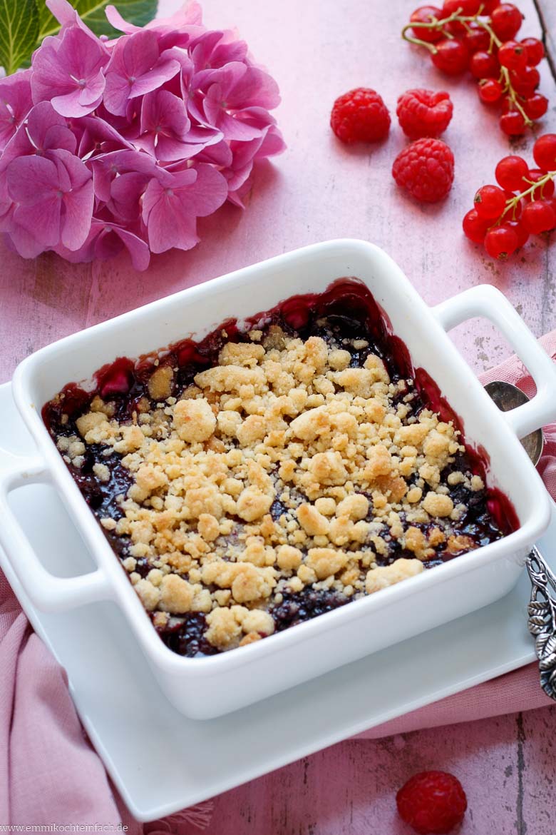 Dessert aus dem Ofen: Beeren Crumble mit Streuseln