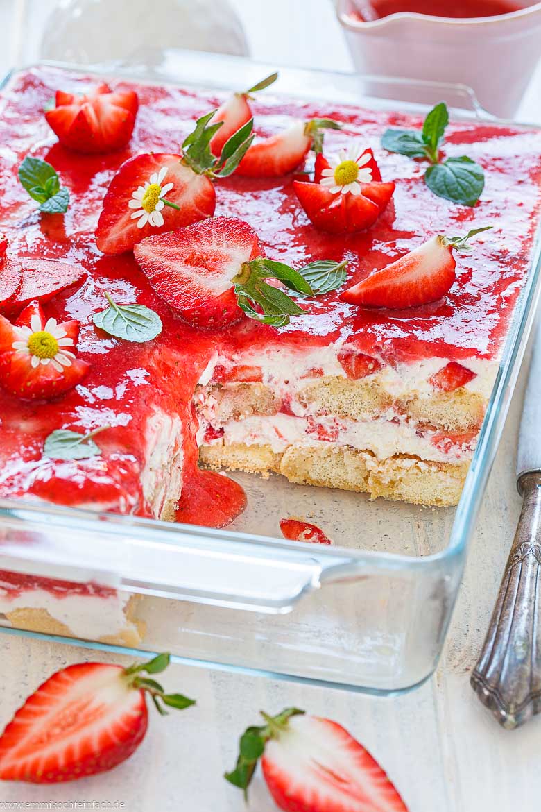 Tiramisu mit Erdbeeren und luftiger Mascarponecreme