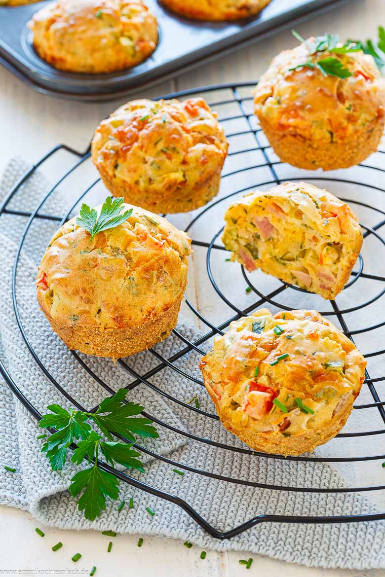 Herzhafte Muffins mit Schinken, K&auml;se und Gem&uuml;se