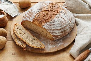 Fertig ist das Kartoffelbrot und kann nach dem Auskühlen angeschnitten werden.