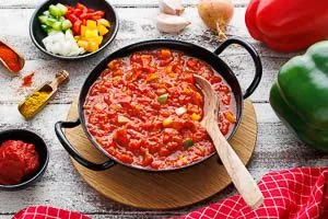 Fertig ist die fruchtige Schaschliksoße.