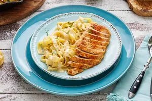 Fertig ist das Chicken Alfredo!