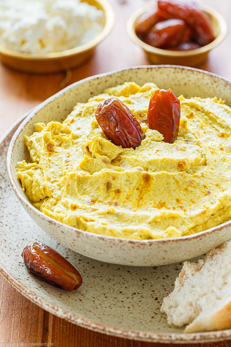 Dattel-Curry-Dip