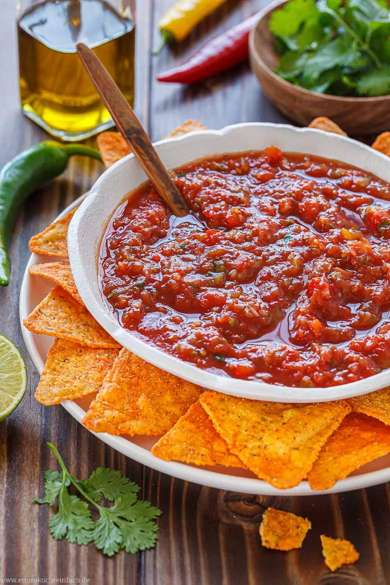 Fruchtiger Tomatendip mit pikantem Geschmack