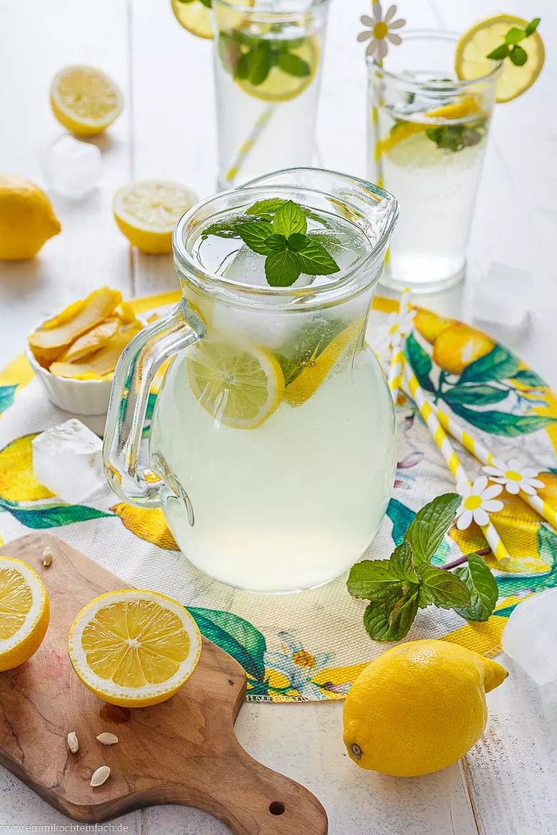 Süße und saure Zitronenlimonade