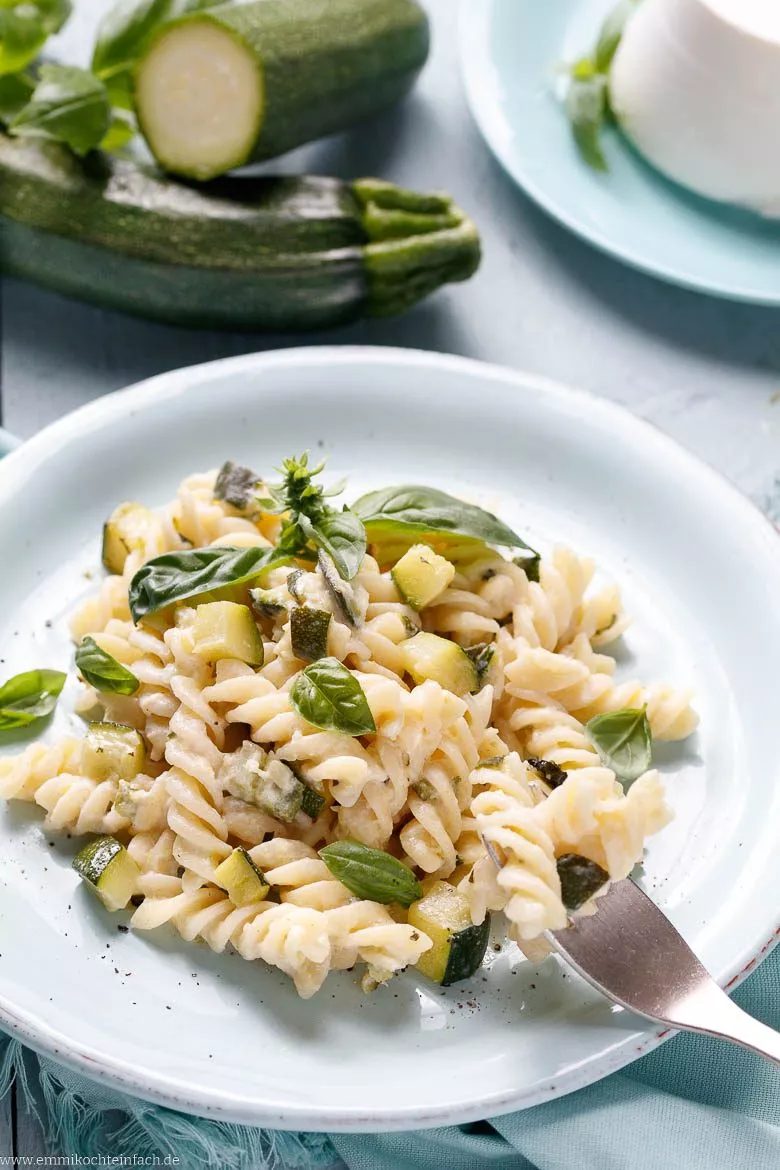 Pasta mit Zucchini-Creme selber machen