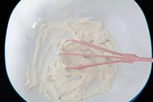 Ricotta cremig rühren