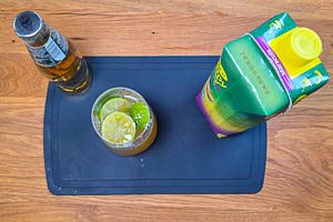 Mit Ginger Ale und Maracujanektar aufgießen.