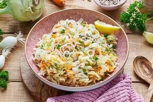 Fertig ist der Kohlrabisalat!