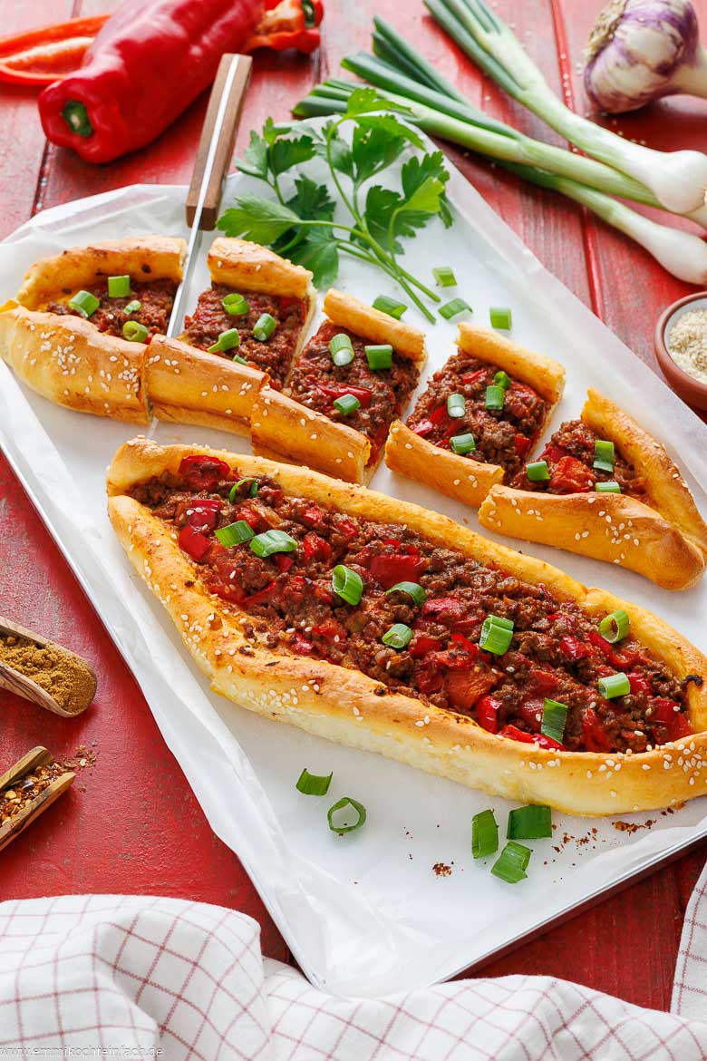 Pide Originalrezept mit Hackfleisch und Paprika