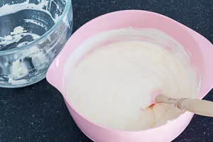Sahne unter die Quark-Masse unterheben