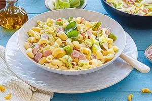 Fertig sind die Nudeln in Schinken-Sahne-Soße.