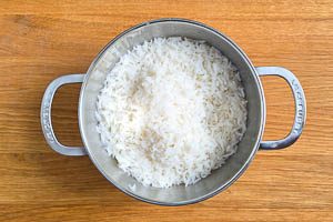 Langkornreis kochen und abtropfen