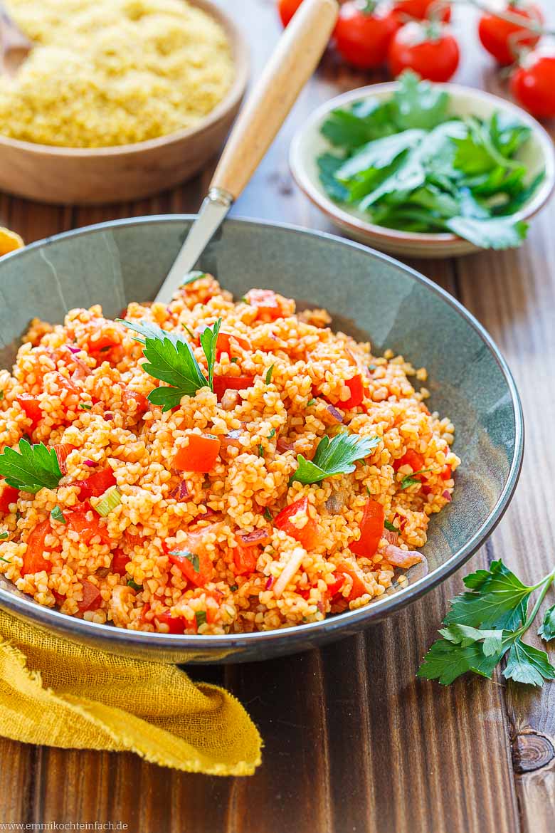 Bulgur im Topf quellen