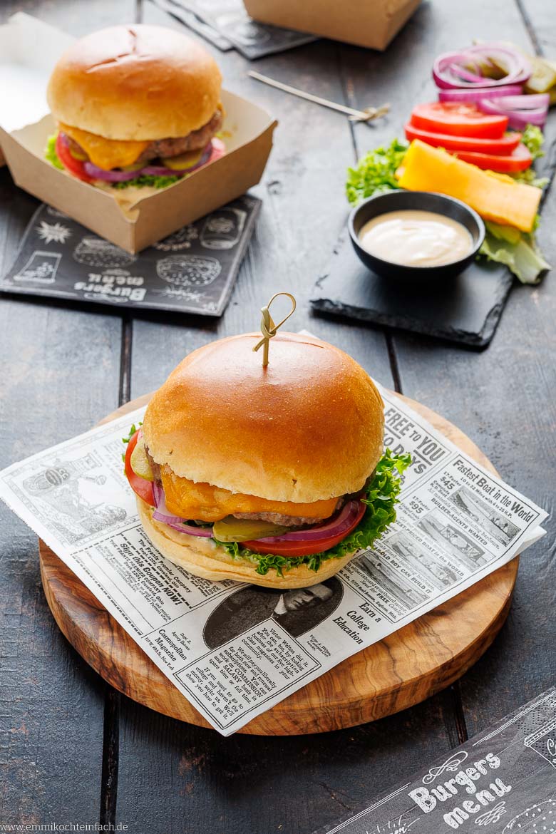 Hamburger Rezept mit Rindfleischpatty und K&auml;se