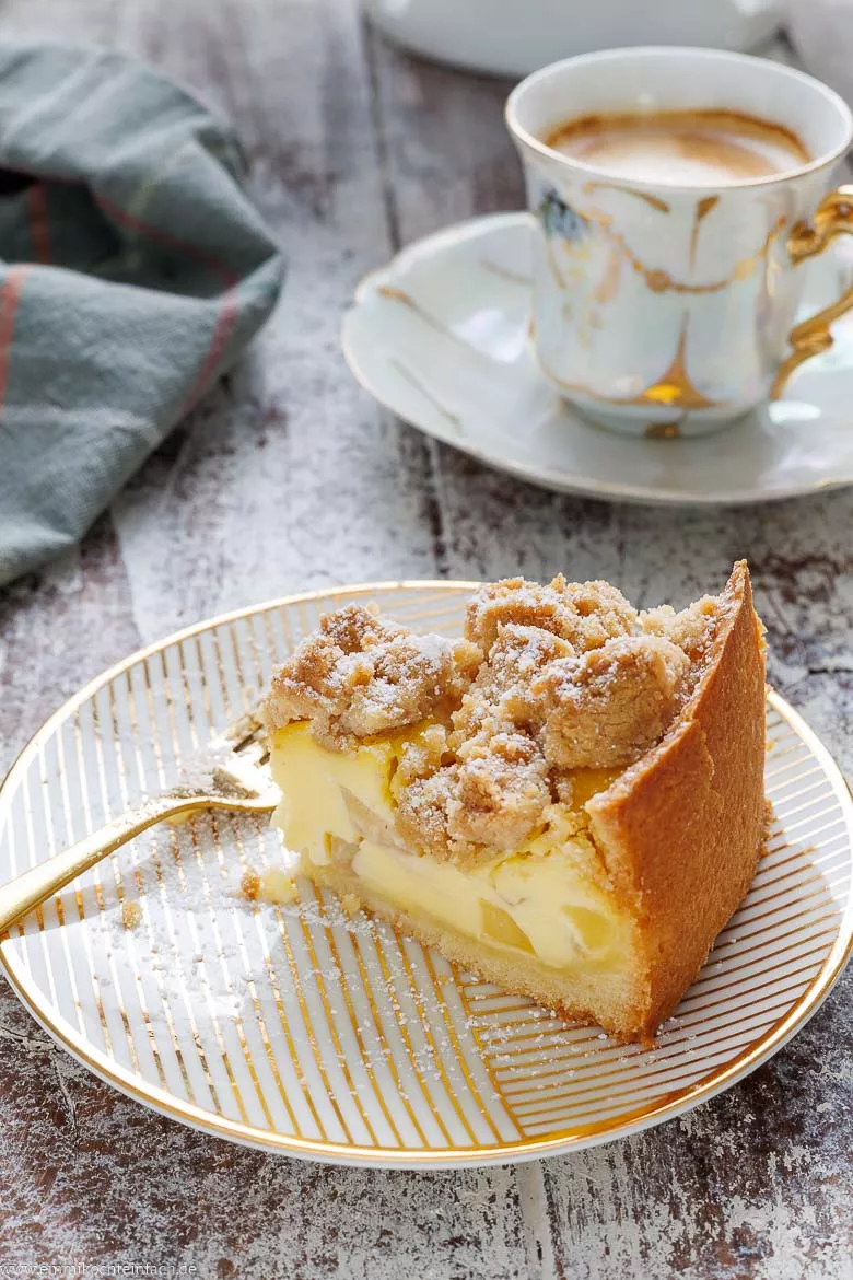 Einfaches Rezept für saftigen Apfelkuchen mit Streuseln und Pudding