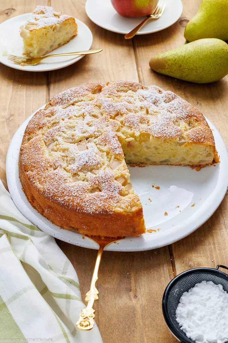 Saftiger Birnenkuchen mit Schmand