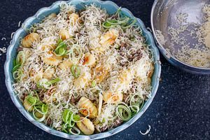 Mit Parmesan bestreuen.