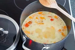 Nach dem aufkochen auf mittlerer Stufe 25-30 Minuten köcheln lassen