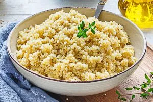 Fertig ist dein lockerer Quinoa!