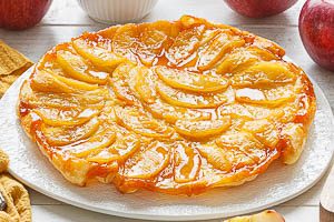 Fertig ist die Tarte Tatin mit Apfel