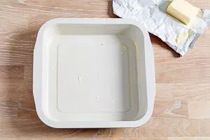 Brownie-Backform gut einfetten