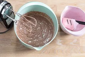 Mehl- und Eiermischung kurz verrühren