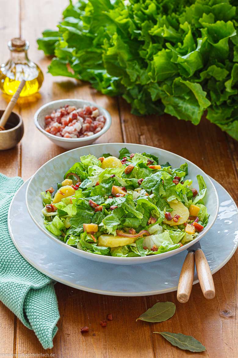 Gesunder Salat mit Bitterstoffen aus der Endivie