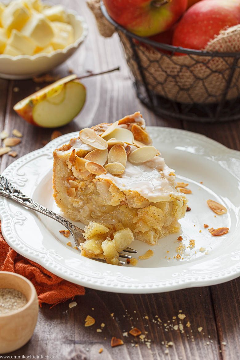 Kuchen mit Apfelfüllung saftig und einfach