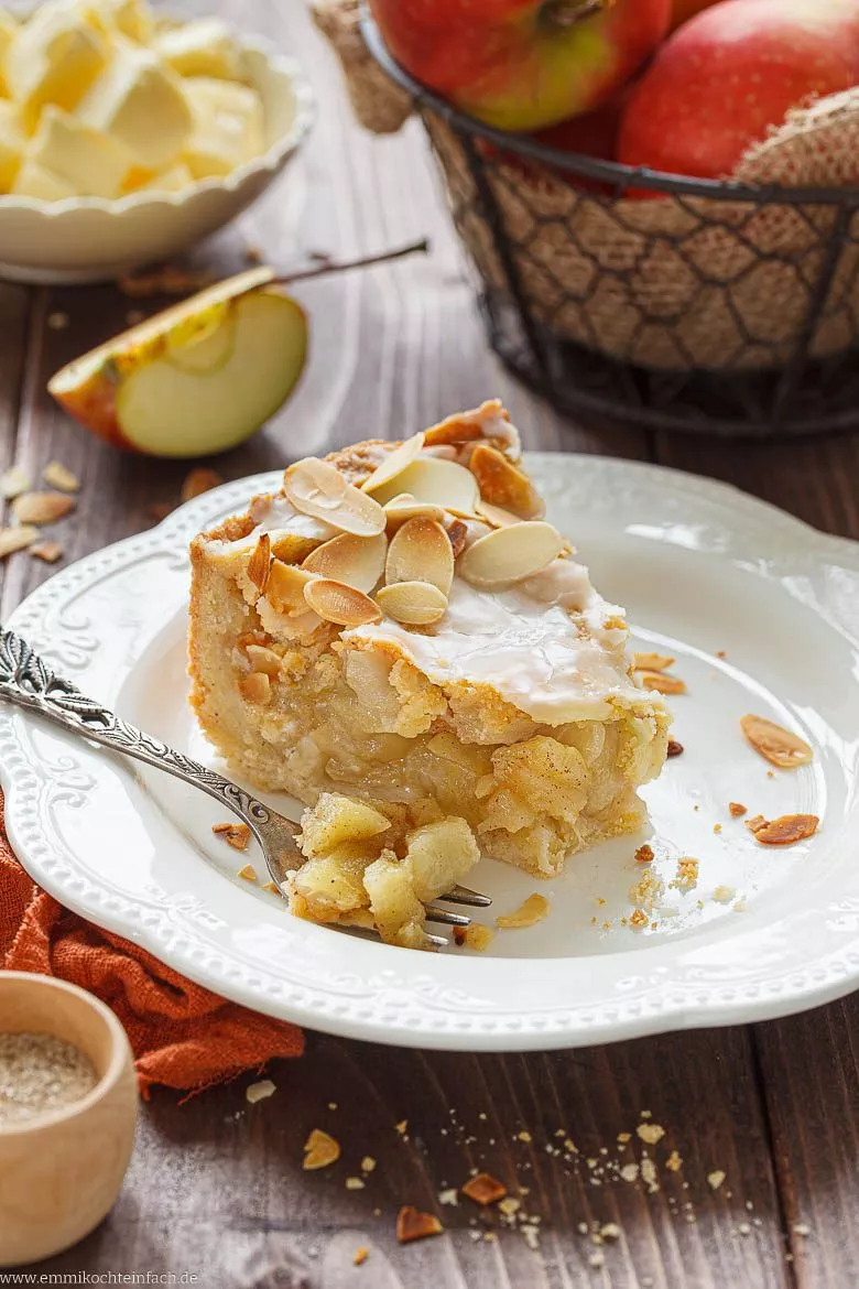 Kuchen mit Apfelfüllung saftig und einfach
