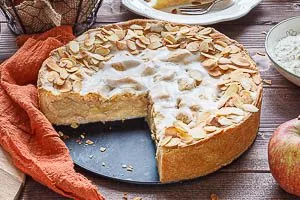 Fertig ist der gedeckte Apfelkuchen!