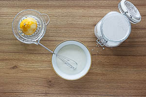 Zuckerguss anrühren.