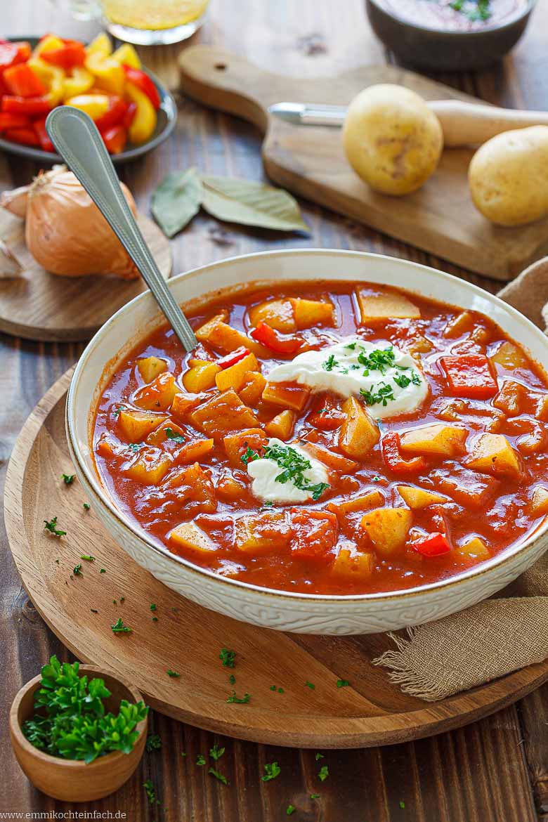 Vegetarischer Eintopf mit Kartoffeln und Paprika