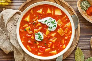 Fertig ist dein leckeres vegetarisches Kartoffelgulasch