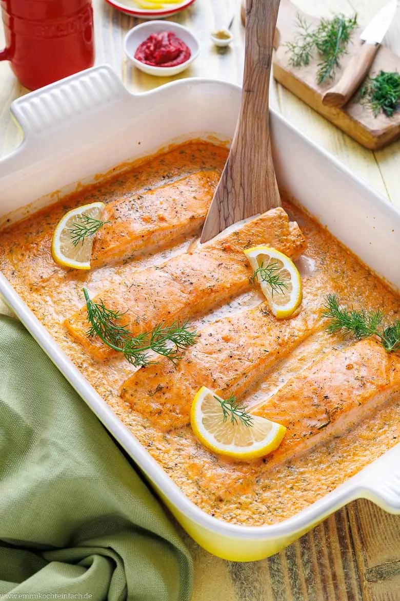 Ofengericht mit Fisch und cremiger Soße