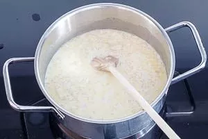 Nach der Hälfte einmal umrühren.