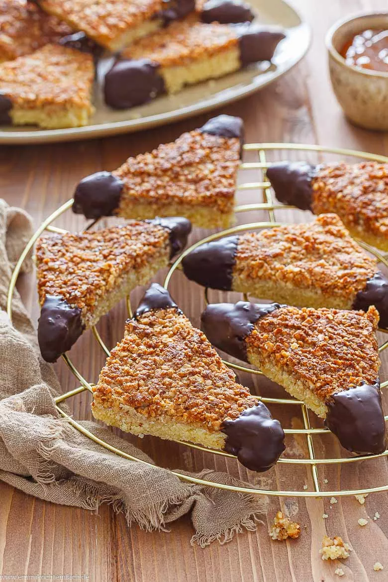 Nussecken Rezept Original mit Schokolade