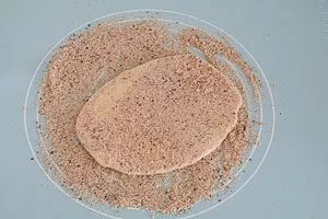 Teig wenden um die N&uuml;sse einzuarbeiten