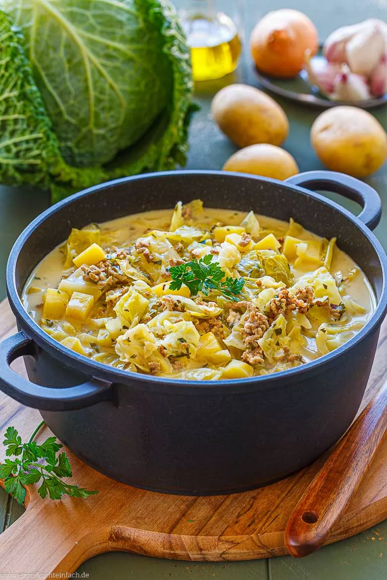 Einfacher Eintopf mit Wirsing, Kartoffeln und Hackfleisch
