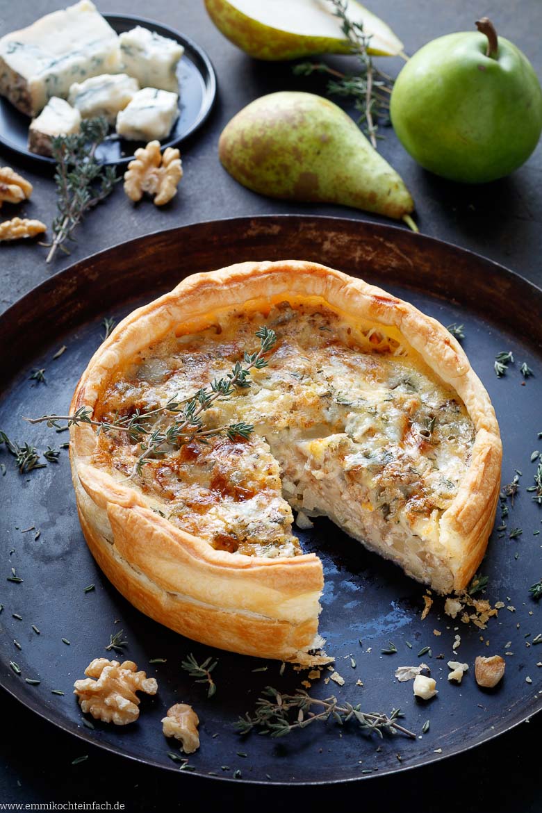 Birne-Gorgonzola-Quiche mit Walnüssen und Honig