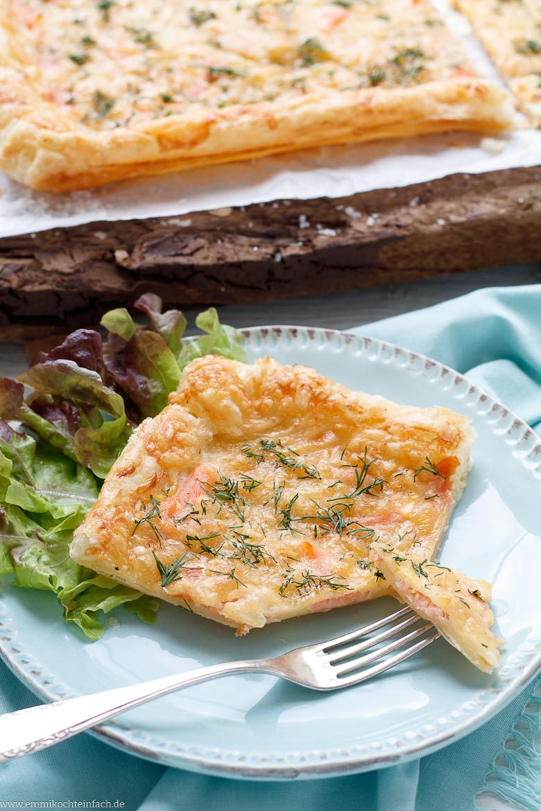 Herzhafte Blätterteig-Pizza mit Lachs