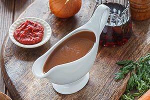 Bratensoße warm servieren