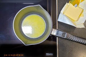Butter im Topf zerlassen